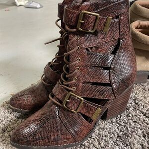 Coconuts by Matisse Brown Ankle Boots with Lace-Up Design and Chunky Heel